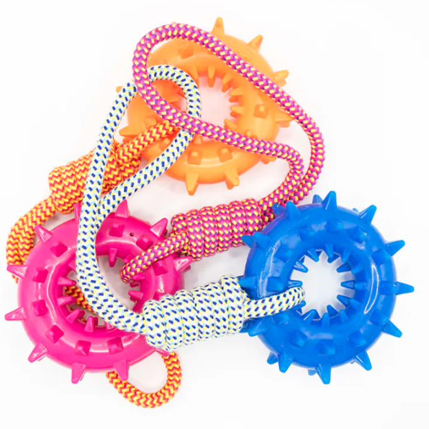 Quali sono i vantaggi del design degli ingranaggi del giocattolo per cani in corda di cotone con ingranaggi in plastica?